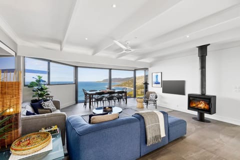 TV and multimedia, Living room, Seating area, Dining area, Sea view