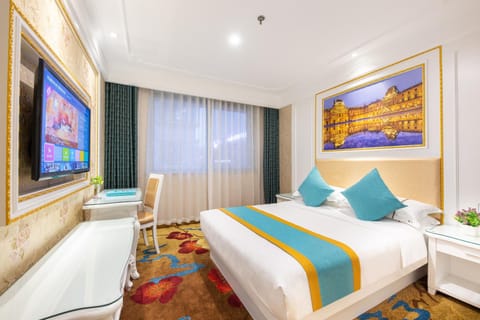 Communal lounge/ TV room, Bed, TV and multimedia, Living room, Photo of the whole room, Seating area, Evening entertainment, Bedroom