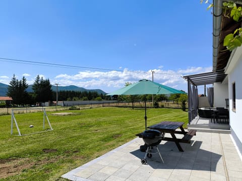 Day, Natural landscape, Garden, Balcony/Terrace, Garden view, Mountain view, sunbed