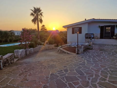 Property building, Patio, Day, Natural landscape, Garden, Garden view, Pool view, Swimming pool, Sunrise, Sunset