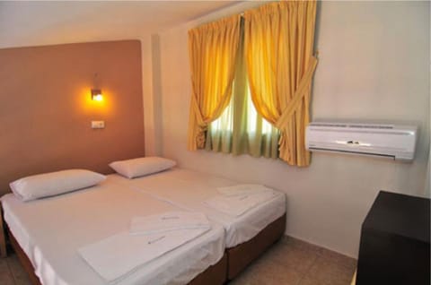 Bed, Bedroom, air conditioner