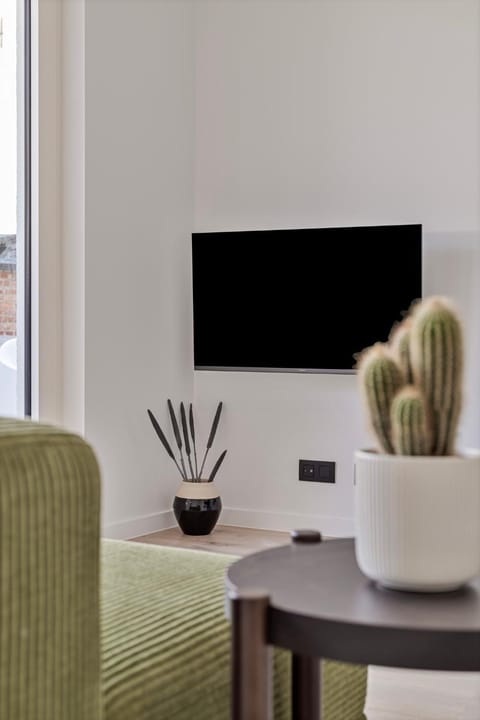 TV and multimedia, Seating area