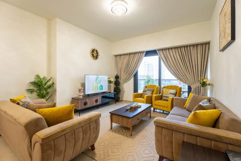 Communal lounge/ TV room, TV and multimedia, Living room, Seating area, Evening entertainment