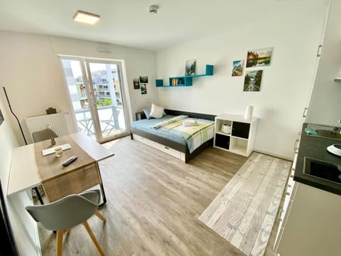 Bed, Living room, Dining area, Bedroom