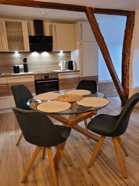 Kitchen or kitchenette, Seating area, Dining area