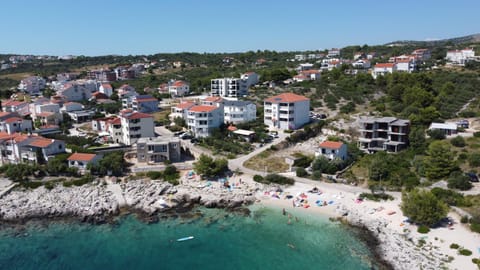 Bird's eye view, Sea view, Location