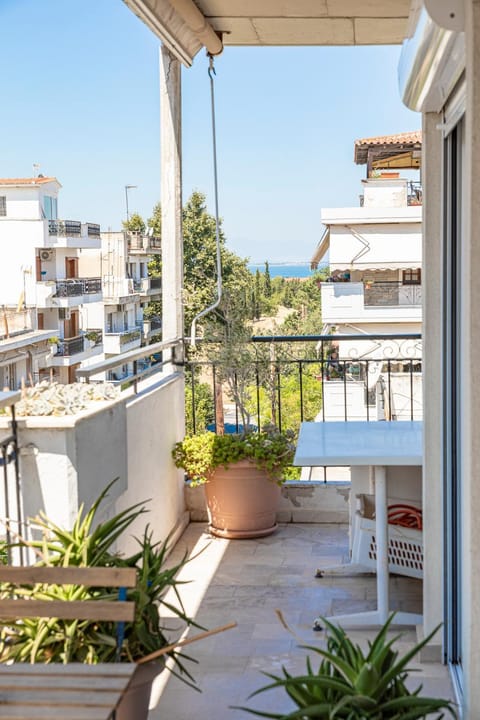 Property building, Day, View (from property/room), Balcony/Terrace, Dining area, City view, Sea view