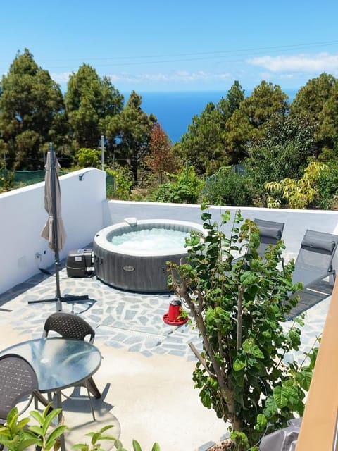 Patio, Hot Tub, Balcony/Terrace