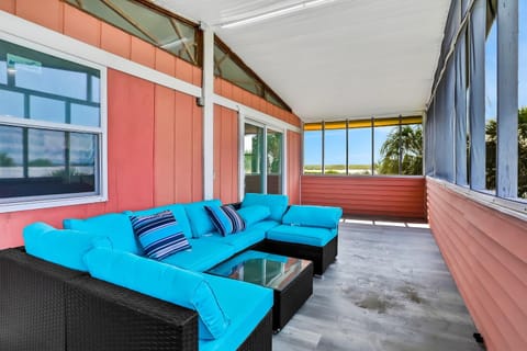 Coral Cottage House in Florida