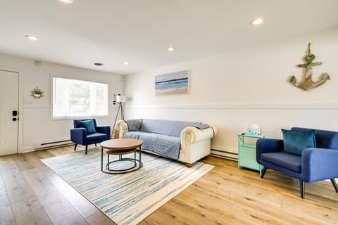 Charming Beach Haven West Home 1 Mi to Beach! House in Manahawkin