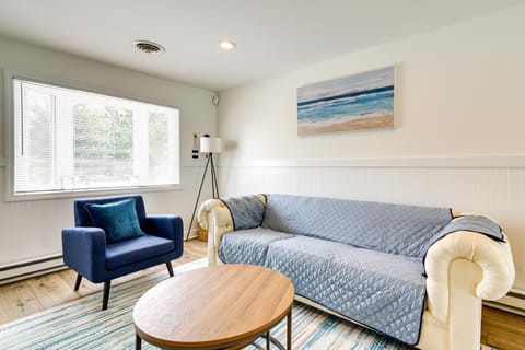 Charming Beach Haven West Home 1 Mi to Beach! House in Manahawkin