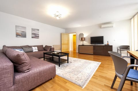 TV and multimedia, Living room, air conditioner