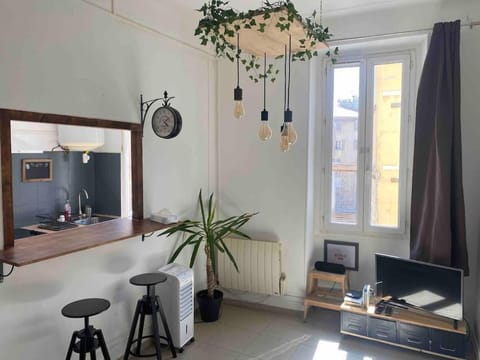Entre gare Saint Charles et vieux port Apartment in Marseille