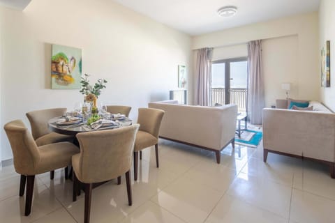 Frank Porter - Suburbia Apartment in Dubai