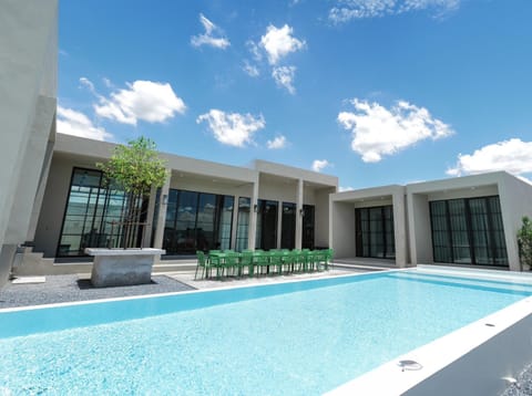 Balcony/Terrace, Swimming pool