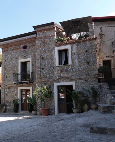 Property building, Restaurant/places to eat, Breakfast