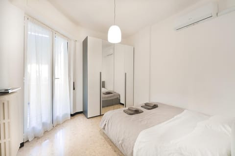 Bed, Photo of the whole room, Bedroom, towels, wardrobe, air conditioner