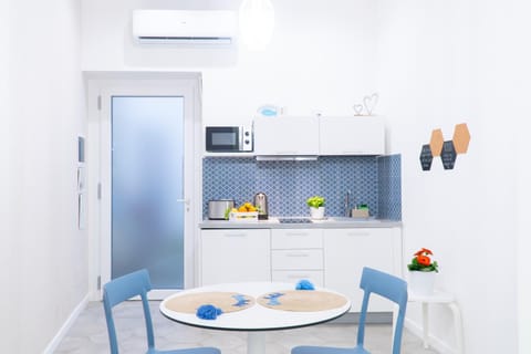 Coffee/tea facilities, Photo of the whole room, Food, Area and facilities, Lunch, Dinner, heating, heating, internet, internet, microwave, stove, stove, toaster, toaster, kitchen, kitchen, air conditioner