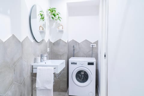 Toilet, Bathroom, Floor plan, flat iron, towels, towels, washing machine, washing machine