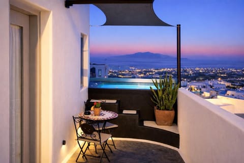 Hot Tub, Balcony/Terrace, Balcony/Terrace, Quiet street view