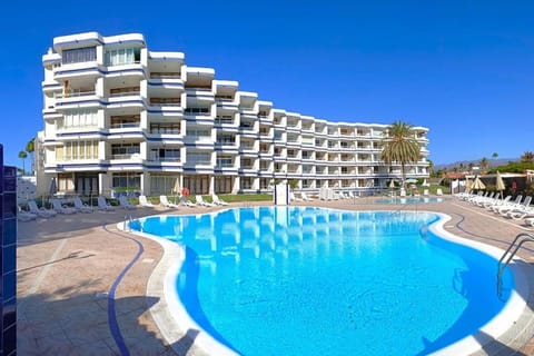Property building, Swimming pool, sunbed