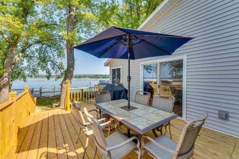 Waterfront Lodi Vacation Rental on Lake Wisconsin! House in Merrimac