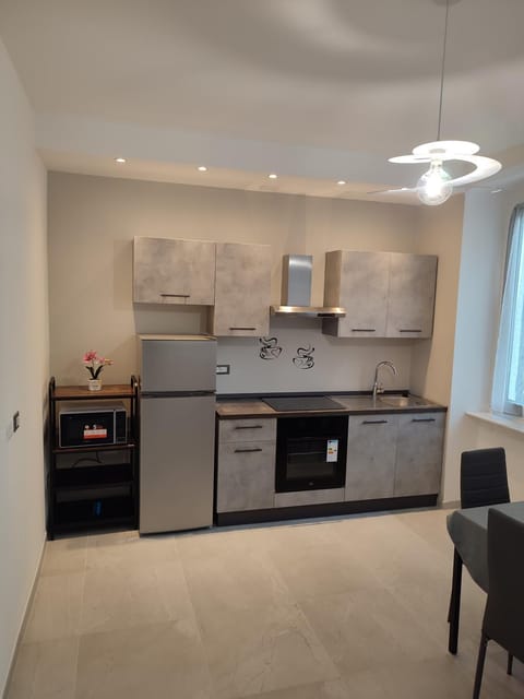 Kitchen or kitchenette, Dining area, minibar, pet friendly, stove