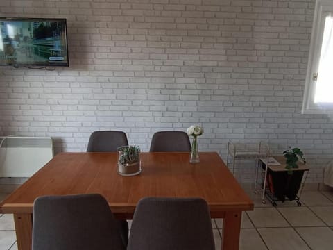 TV and multimedia, Living room, Dining area