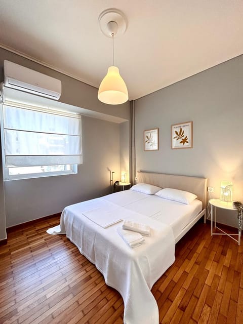 Photo of the whole room, Bedroom, air conditioner