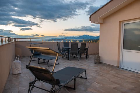 View (from property/room), Balcony/Terrace, Dining area