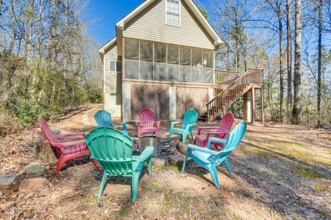 Lake Hartwell Retreat with 2-Tier Dock and Boat Slip! House in Pickens County