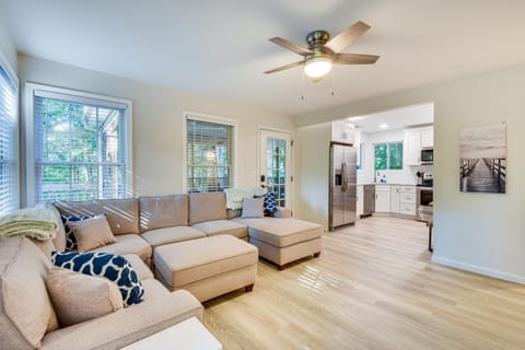 Lake Hartwell Retreat with 2-Tier Dock and Boat Slip! House in Pickens County