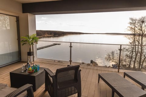 Balcony/Terrace, Lake view