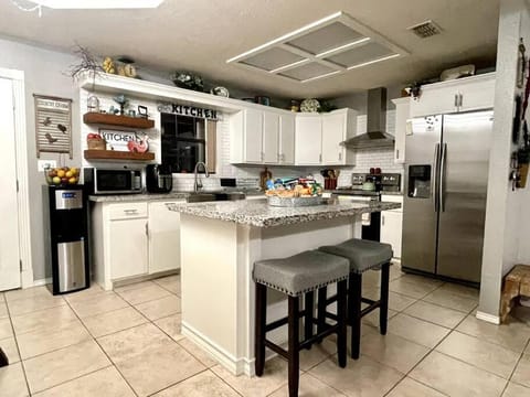 Kitchen or kitchenette, Dining area, pet friendly, stove, toaster