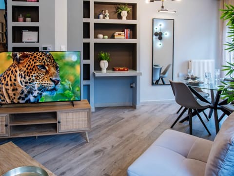 Living room, Seating area, Dining area