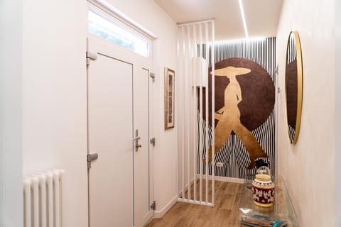 Facade/entrance, wardrobe