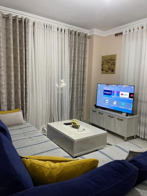 Communal lounge/ TV room, TV and multimedia, Living room, Seating area