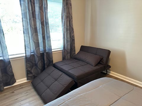 Bed, Seating area, Bedroom