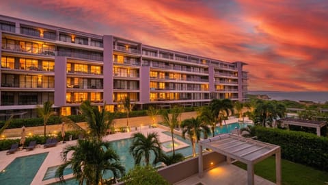 Property building, View (from property/room), Balcony/Terrace, Balcony/Terrace
