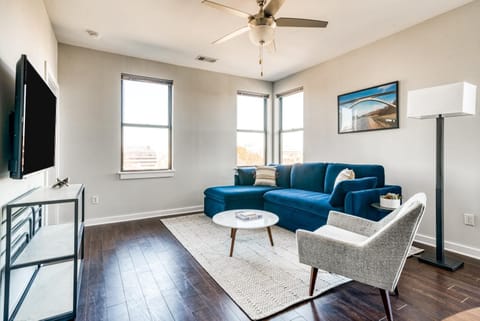 CozySuites Music Row Spacious 2BR w free parking16 Apartment in Music Row