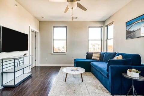 CozySuites Music Row Spacious 2BR with free parking 46 Apartment in Music Row