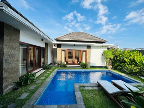 Property building, Garden, Garden view, Pool view, Swimming pool