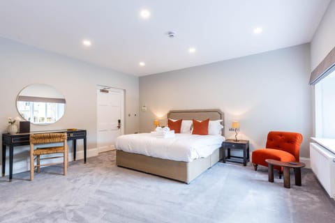 Bed, Photo of the whole room, Seating area, Bedroom