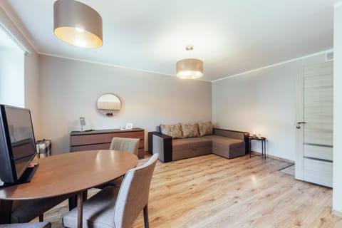 Living room, Seating area, Dining area, hair dresser