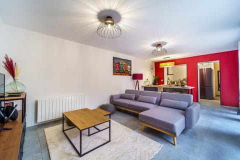 TV and multimedia, Living room, Seating area, internet