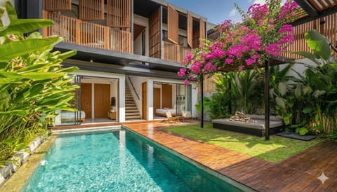 4BR NEW Luxe 350m to BEACH villa I KIDS stay free I Living panoramic windows I AC I 9 meters pool Villa in North Kuta