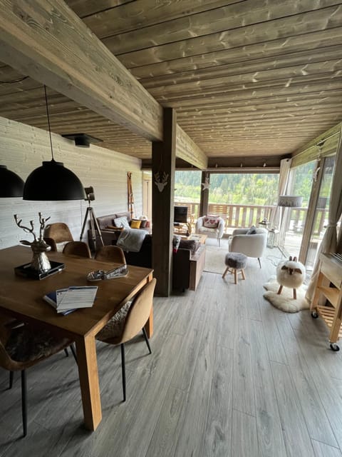 View (from property/room), Balcony/Terrace, Living room, Dining area