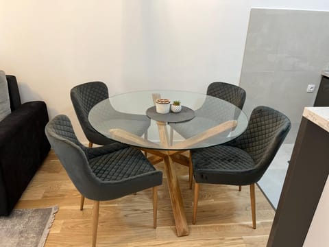 Seating area, Dining area