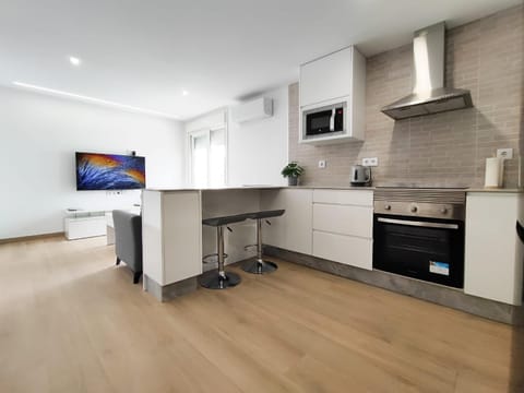 TV and multimedia, Balcony/Terrace, Kitchen or kitchenette, minibar, oven, pet friendly, stove, toaster, air conditioner