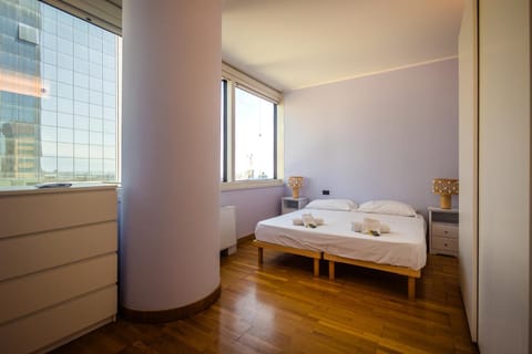 Bed, Photo of the whole room, Bedroom, towels